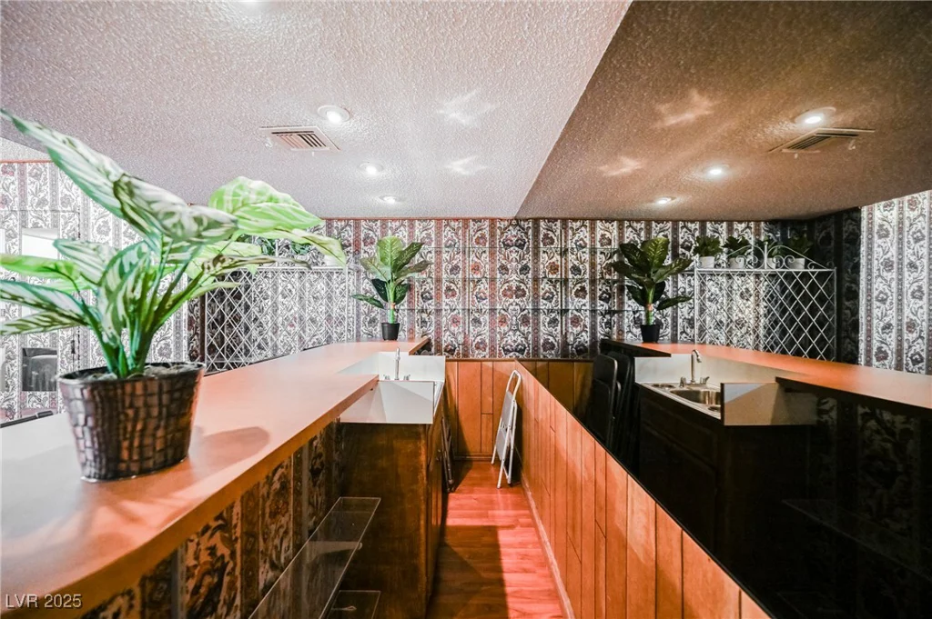 4670 Monterey, Las Vegas, NV 89169
