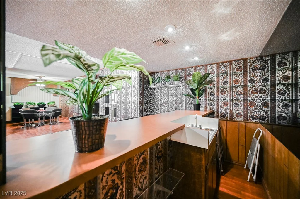 4670 Monterey, Las Vegas, NV 89169