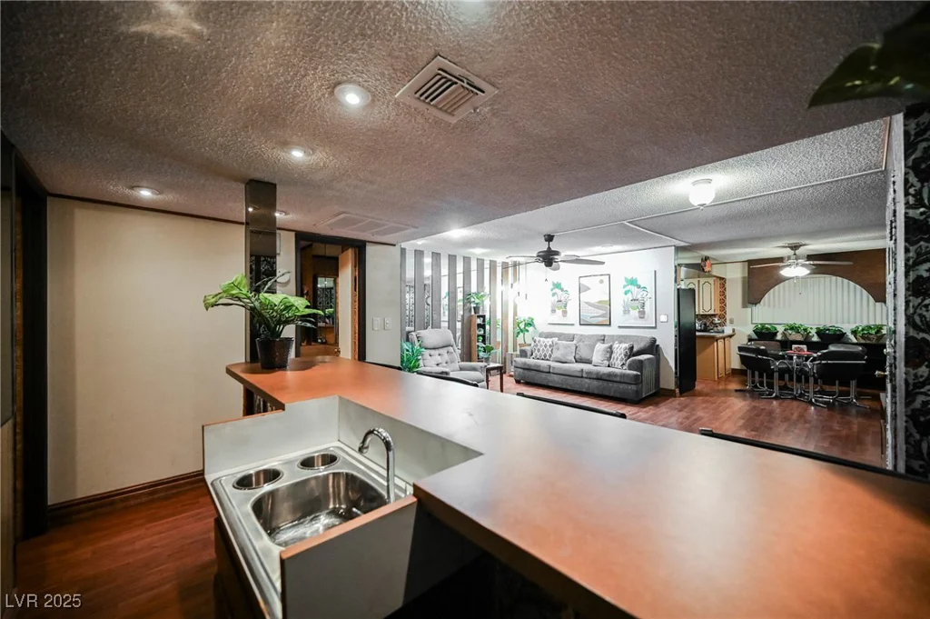 4670 Monterey, Las Vegas, NV 89169