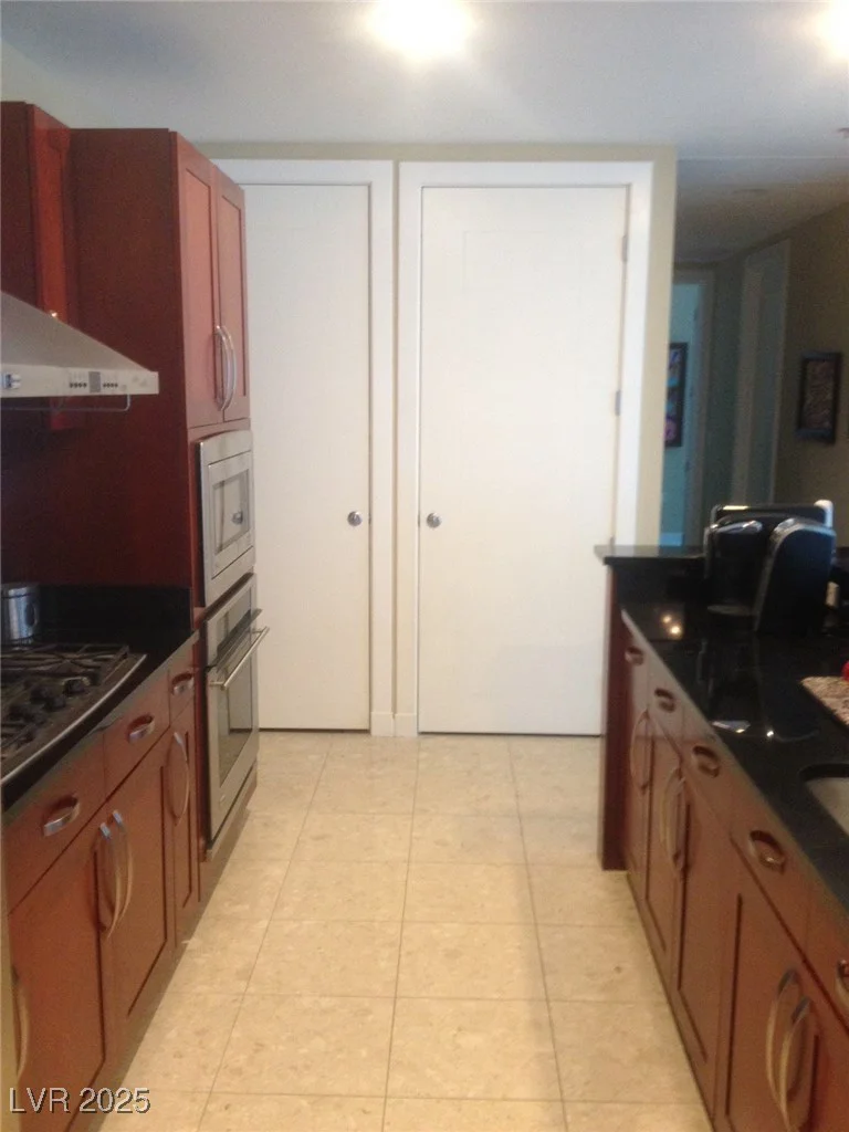 4575 Dean Martin, Las Vegas, NV 89103