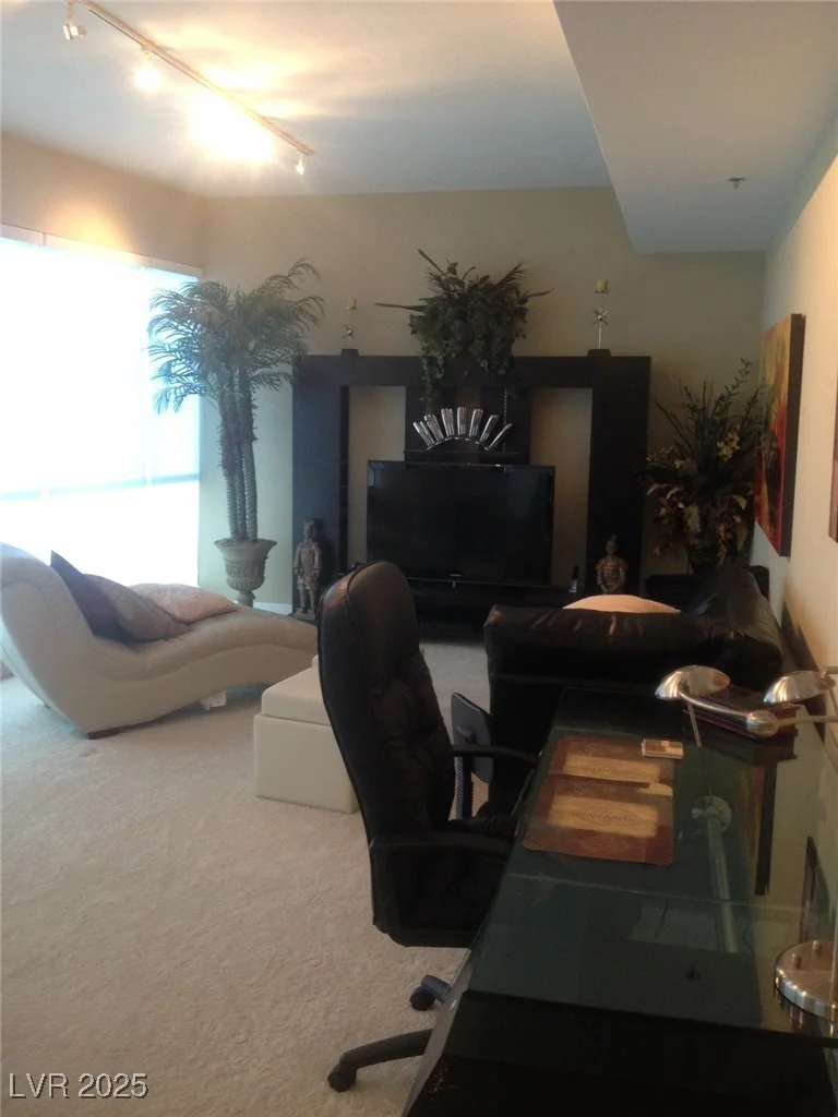 4575 Dean Martin, Las Vegas, NV 89103
