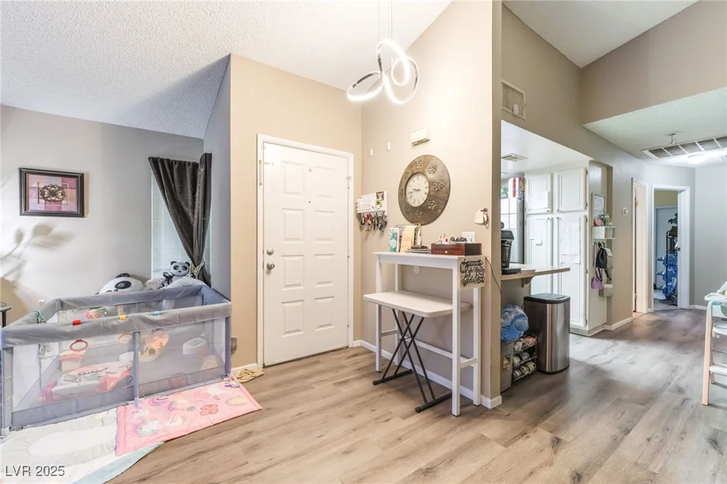 6921 Senton, Las Vegas, NV 89108