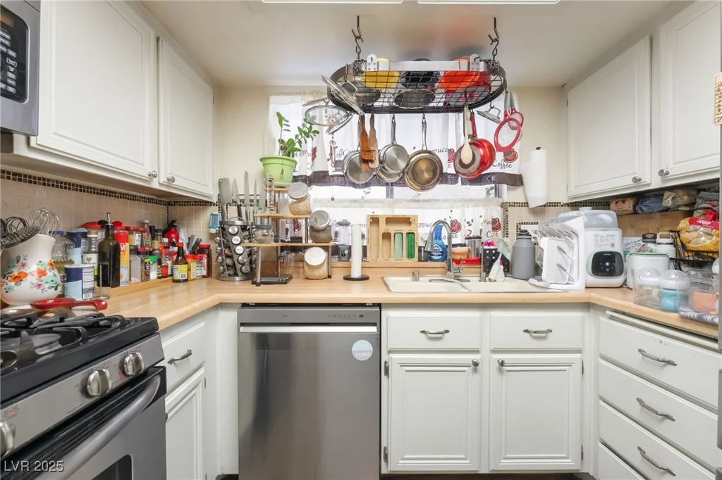 6921 Senton, Las Vegas, NV 89108