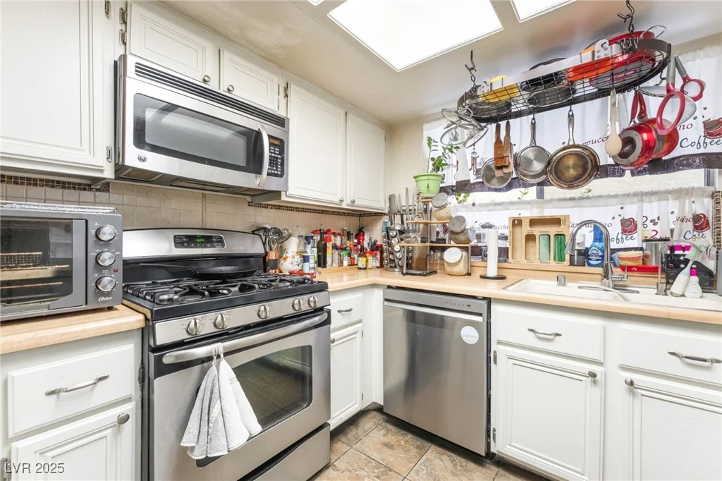 6921 Senton, Las Vegas, NV 89108