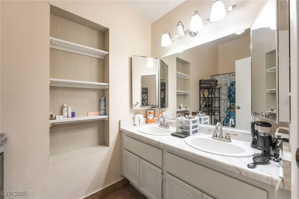 6921 Senton, Las Vegas, NV 89108
