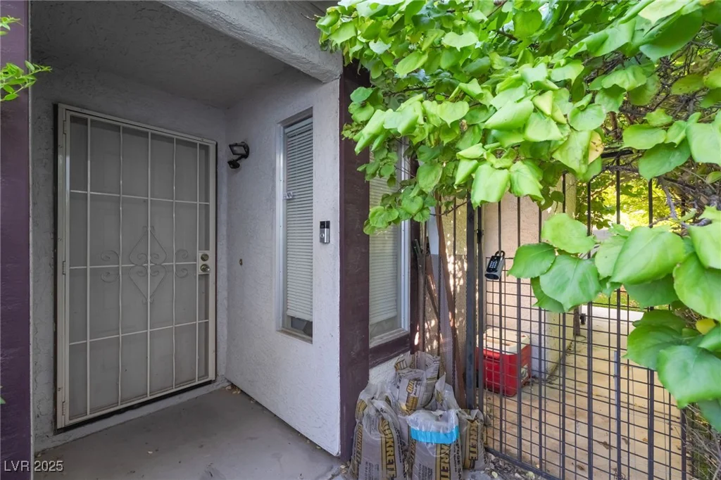 6921 Senton, Las Vegas, NV 89108