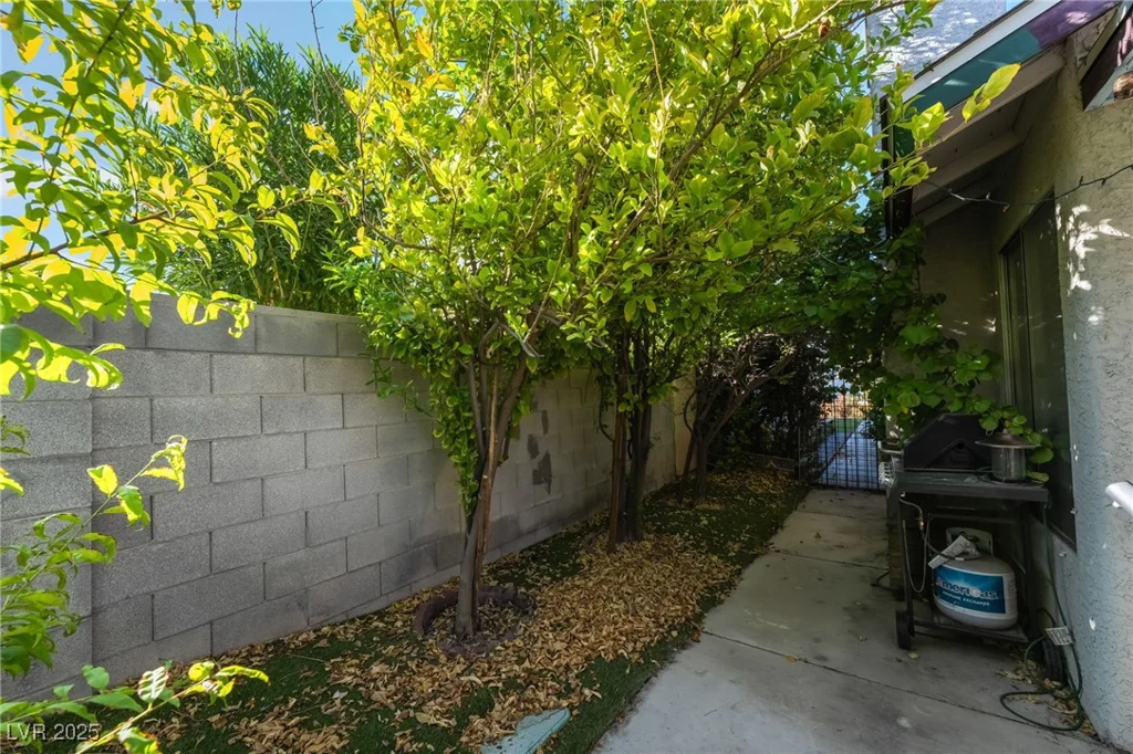6921 Senton, Las Vegas, NV 89108