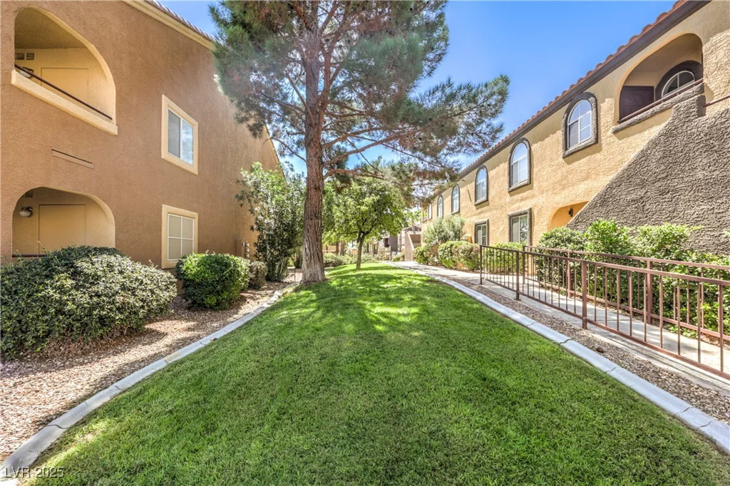 7950 Flamingo, Las Vegas, NV 89147