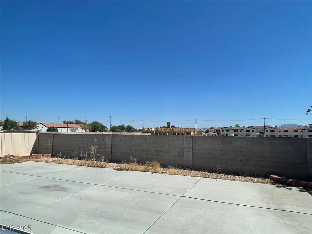 2222 Glastonbury Thorn, North Las Vegas, NV 89032