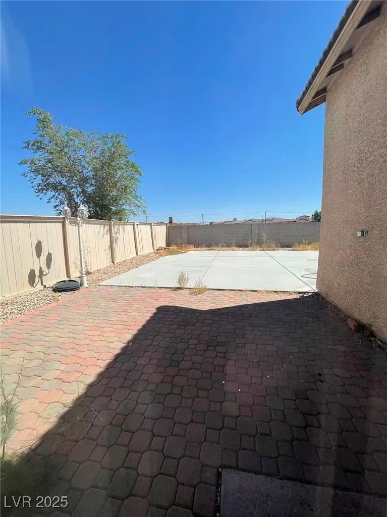 2222 Glastonbury Thorn, North Las Vegas, NV 89032