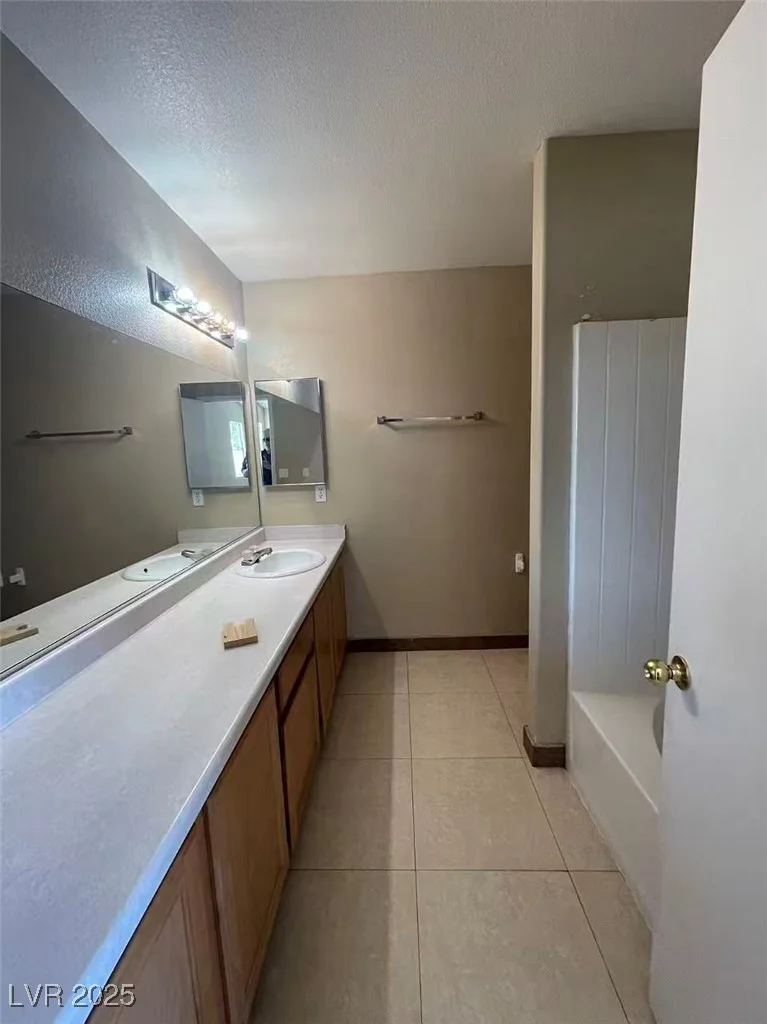2222 Glastonbury Thorn, North Las Vegas, NV 89032