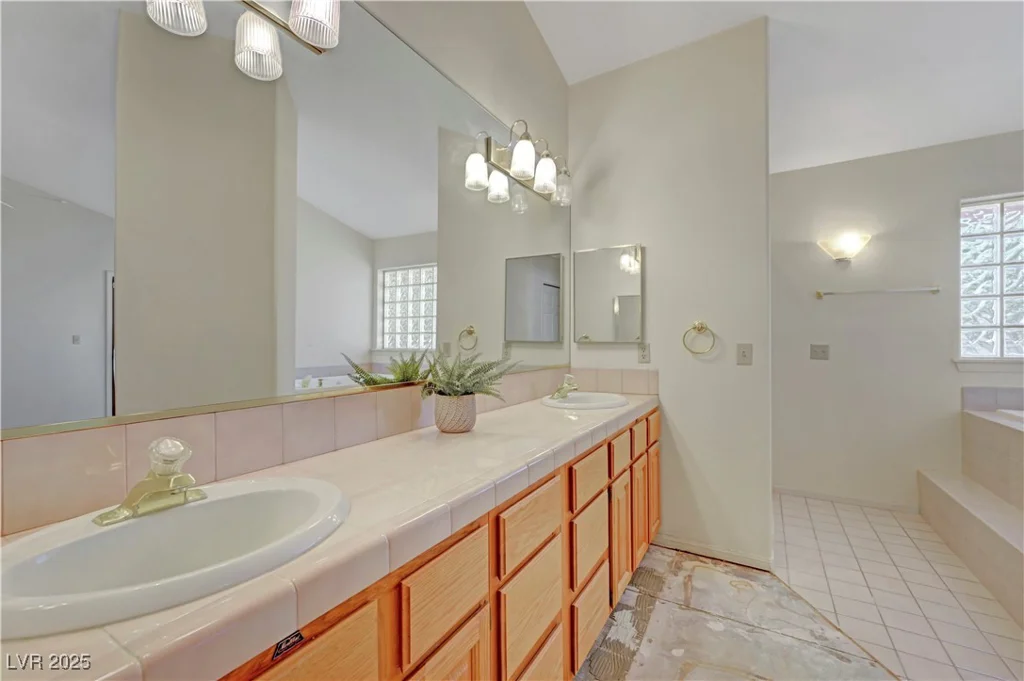1104 Halite, Las Vegas, NV 89128