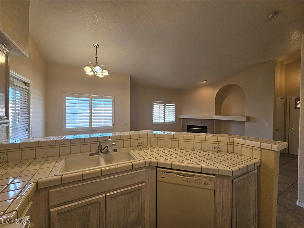 5225 Reno, Las Vegas, NV 89118