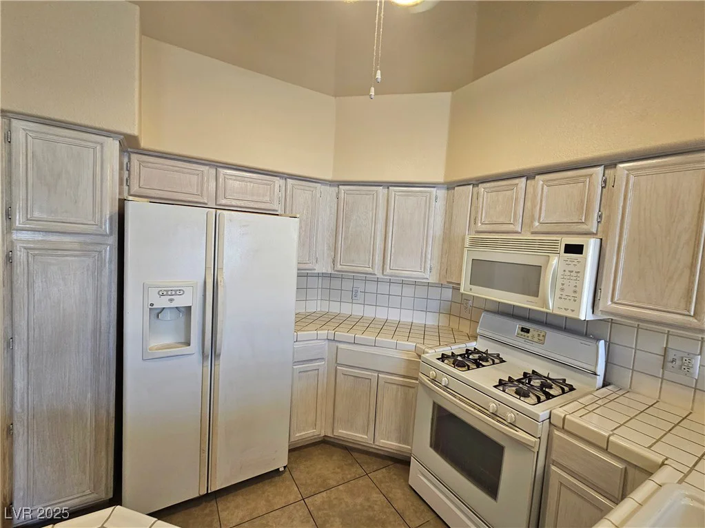5225 Reno, Las Vegas, NV 89118