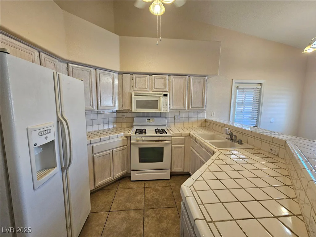 5225 Reno, Las Vegas, NV 89118