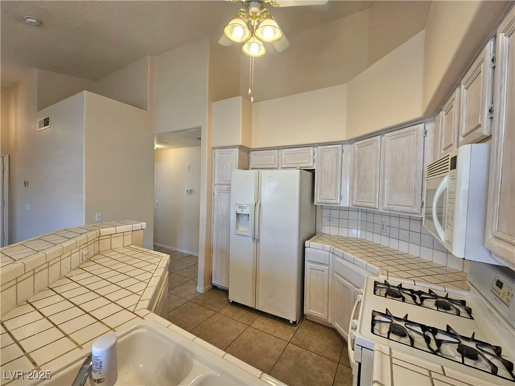 5225 Reno, Las Vegas, NV 89118