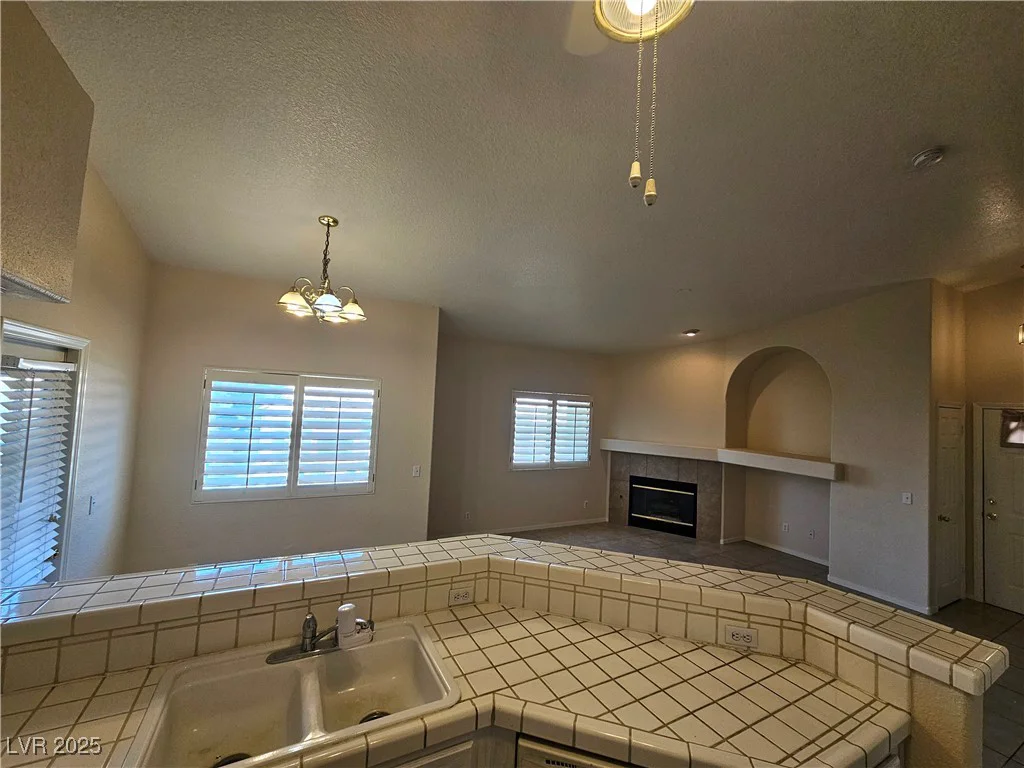 5225 Reno, Las Vegas, NV 89118
