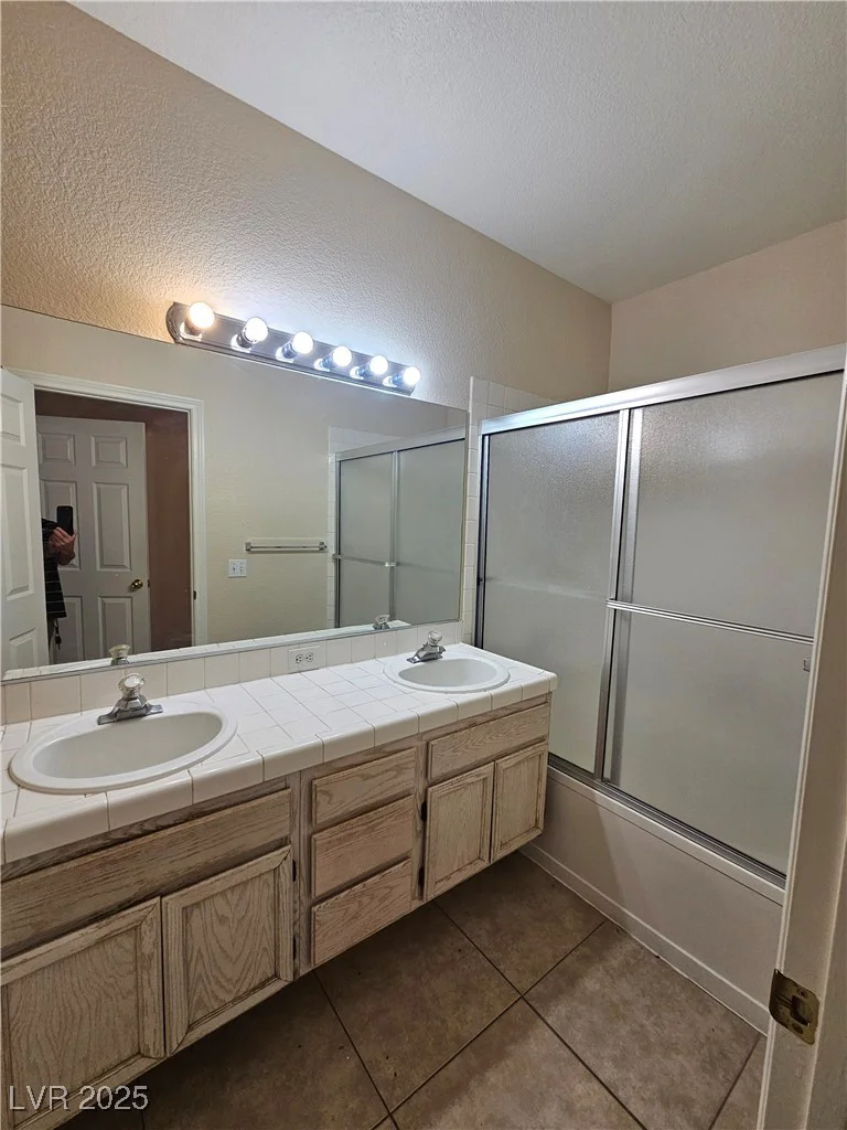 5225 Reno, Las Vegas, NV 89118