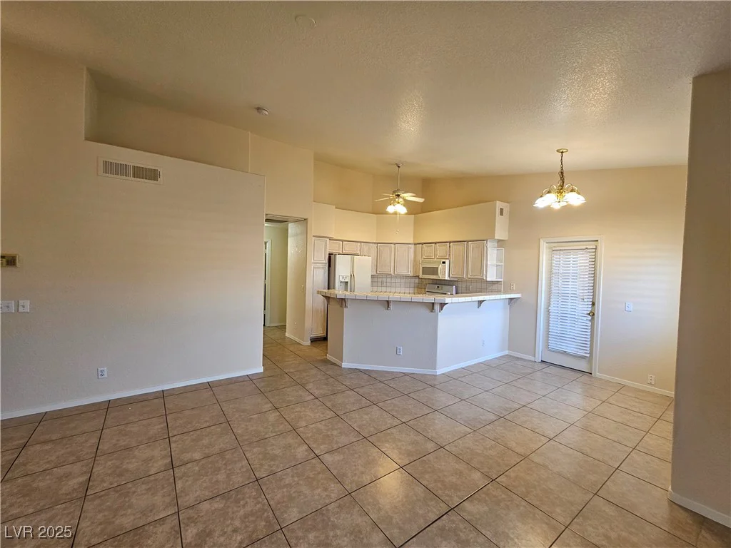 5225 Reno, Las Vegas, NV 89118