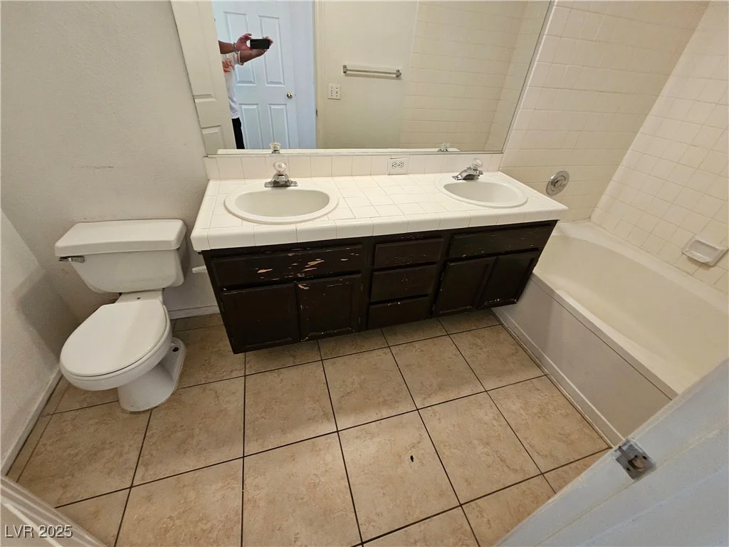 5225 Reno, Las Vegas, NV 89118