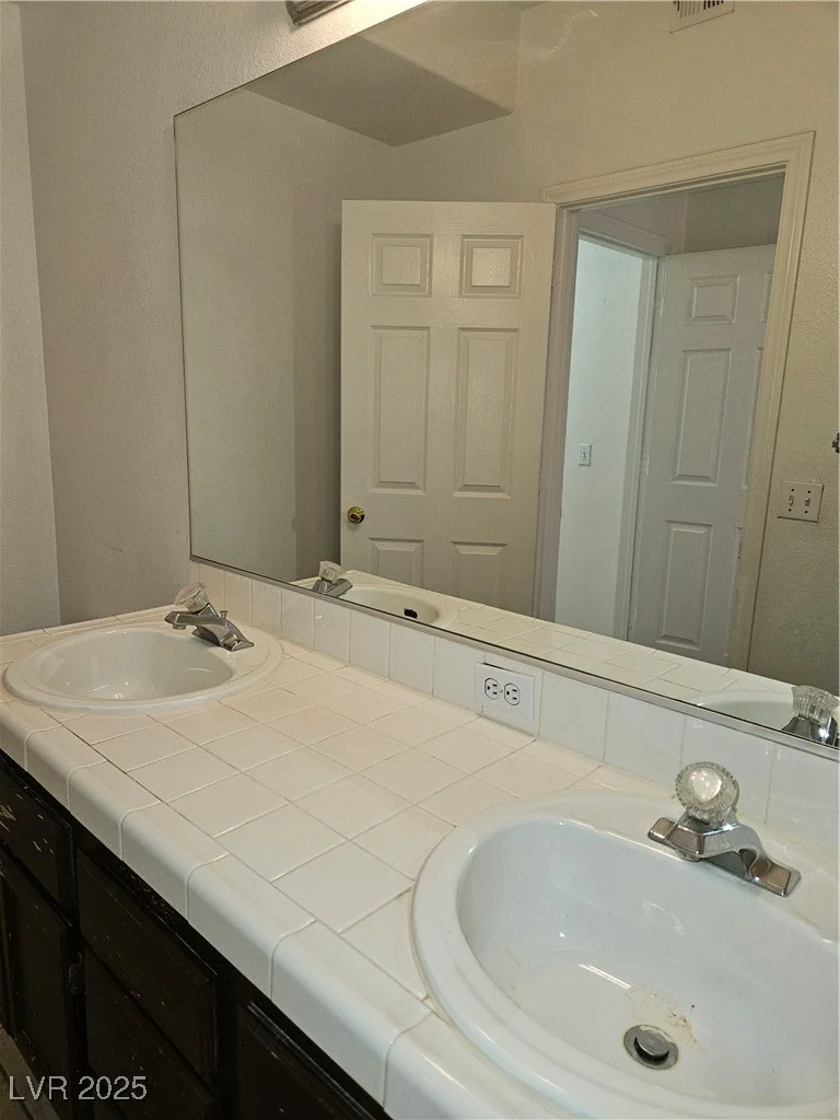 5225 Reno, Las Vegas, NV 89118