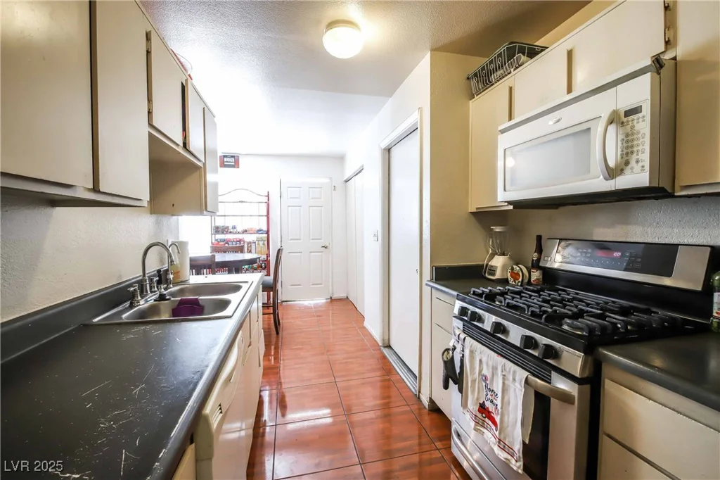 3726 Glow, Las Vegas, NV 89115