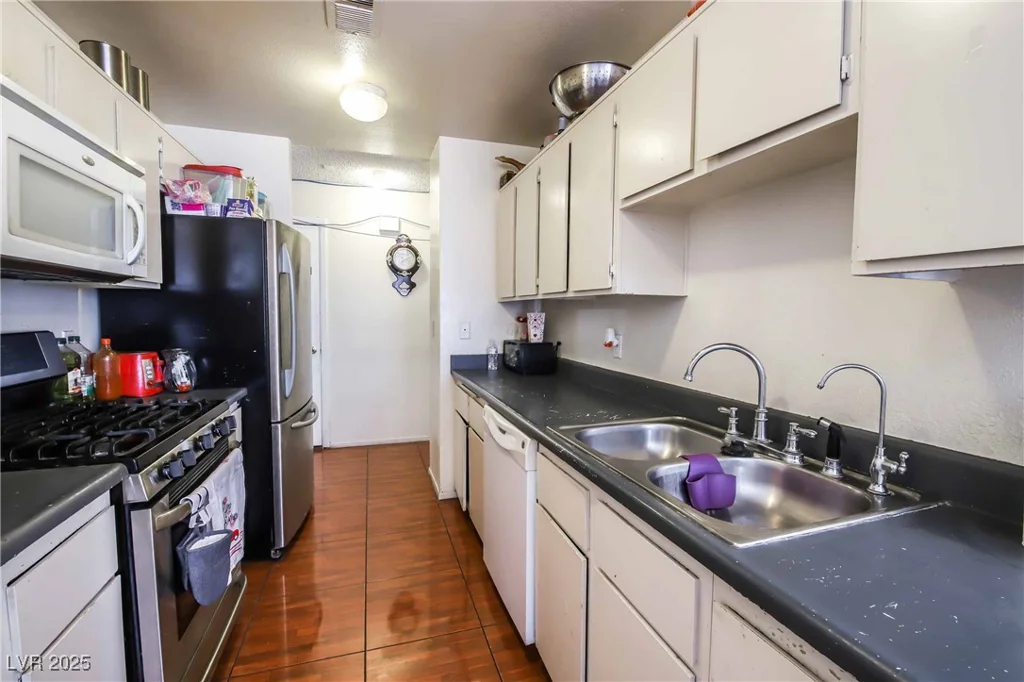 3726 Glow, Las Vegas, NV 89115