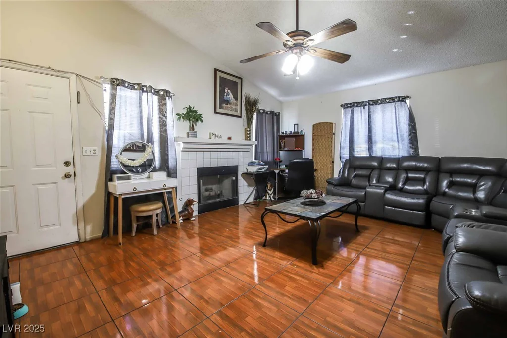 3726 Glow, Las Vegas, NV 89115