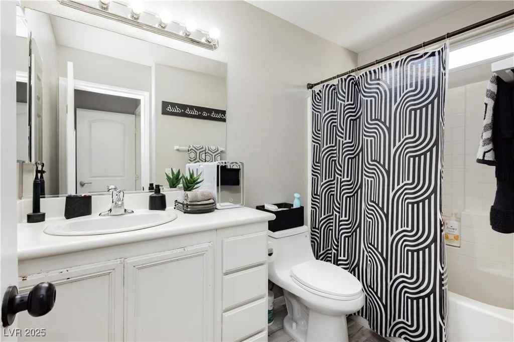 4774 Valleyside, Las Vegas, NV 89115