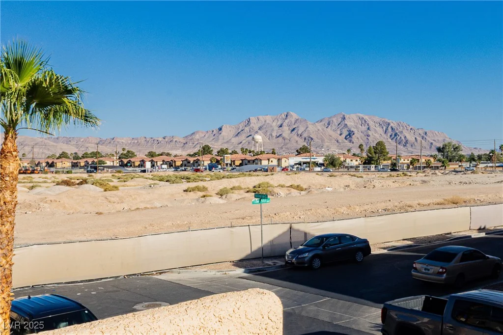 4774 Valleyside, Las Vegas, NV 89115