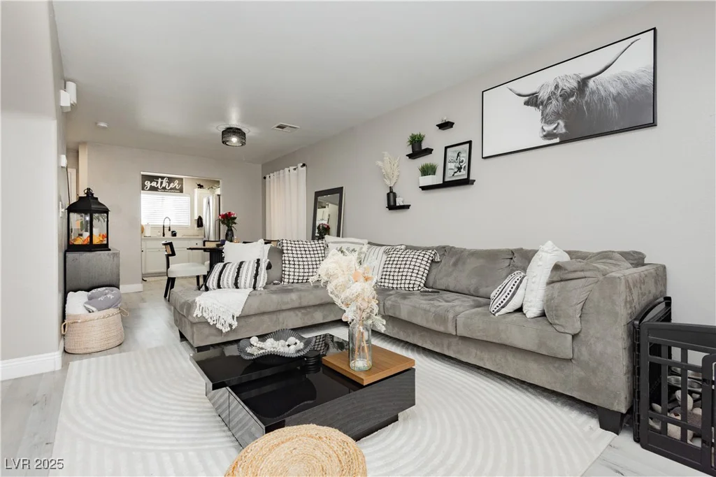 4774 Valleyside, Las Vegas, NV 89115