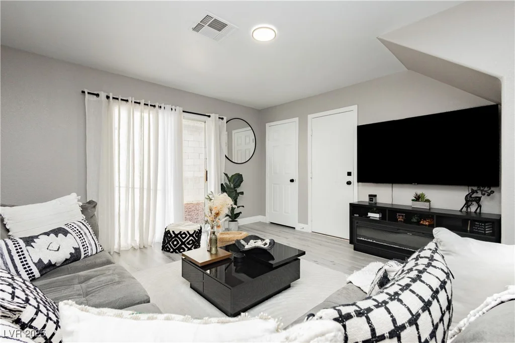 4774 Valleyside, Las Vegas, NV 89115