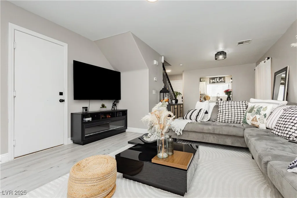 4774 Valleyside, Las Vegas, NV 89115