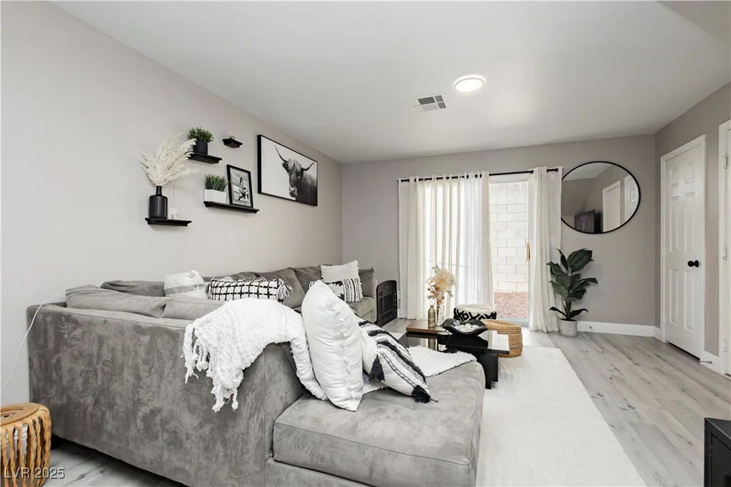 4774 Valleyside, Las Vegas, NV 89115