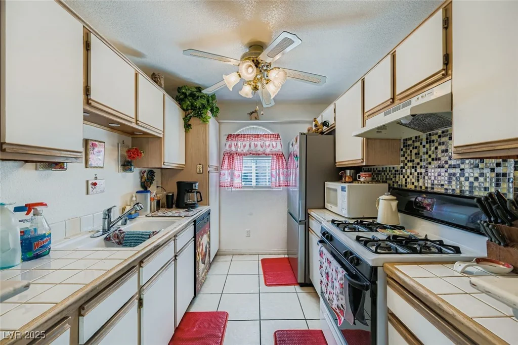 6800 Elm Creek, Las Vegas, NV 89108