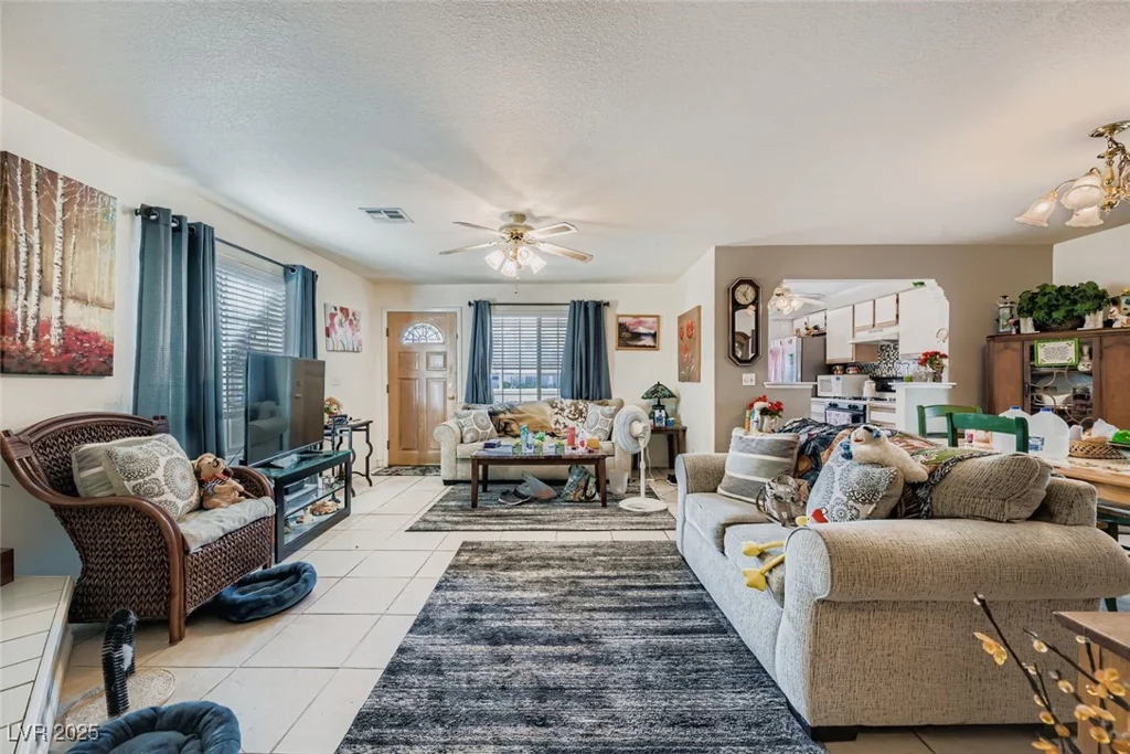 6800 Elm Creek, Las Vegas, NV 89108