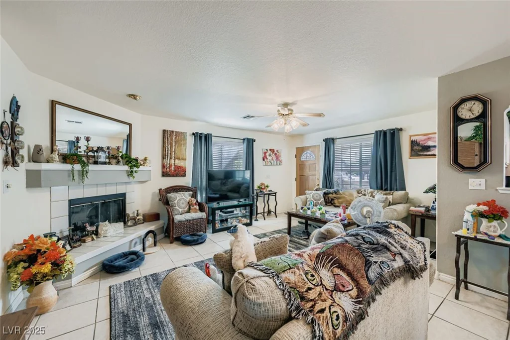 6800 Elm Creek, Las Vegas, NV 89108