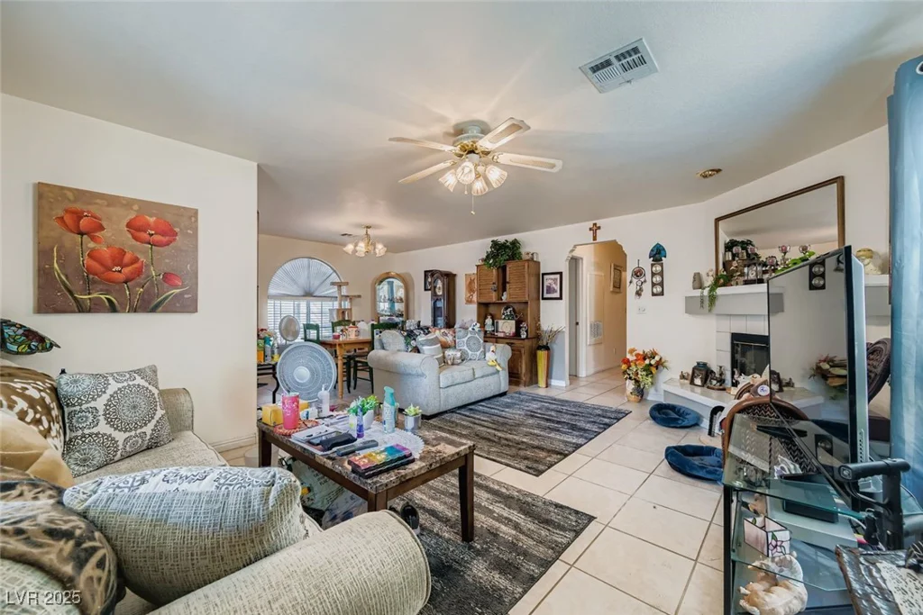 6800 Elm Creek, Las Vegas, NV 89108