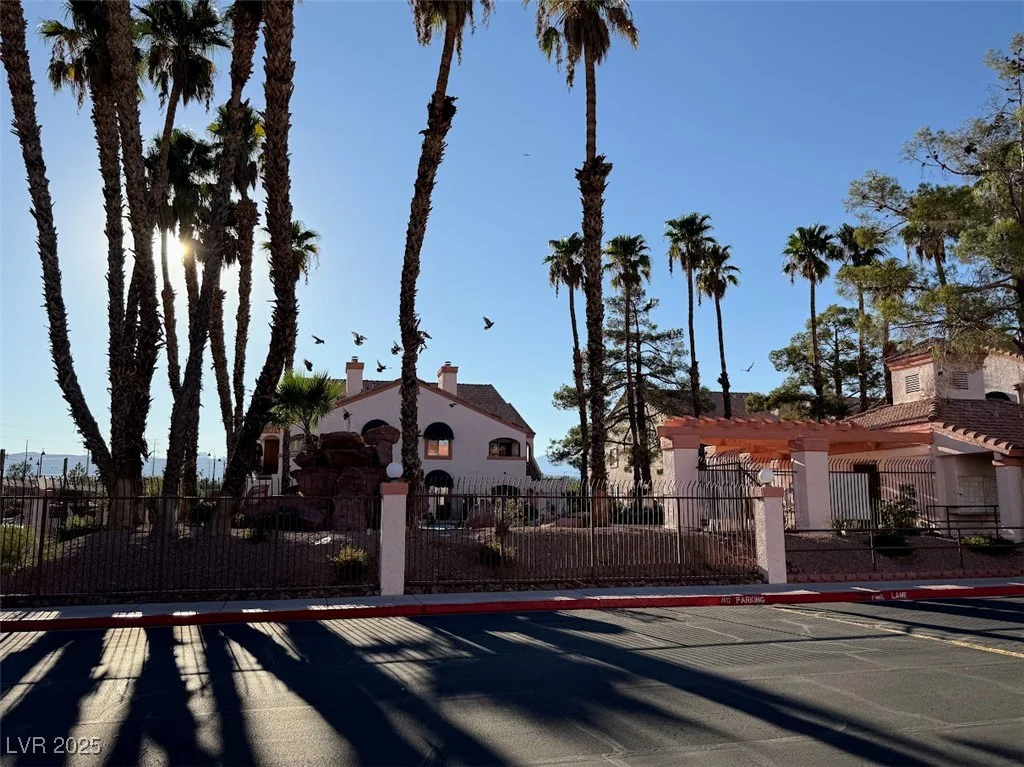 7570 Flamingo, Las Vegas, NV 89147