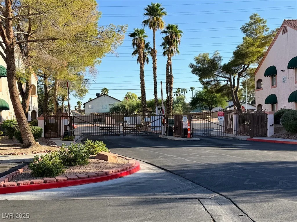 7570 Flamingo, Las Vegas, NV 89147