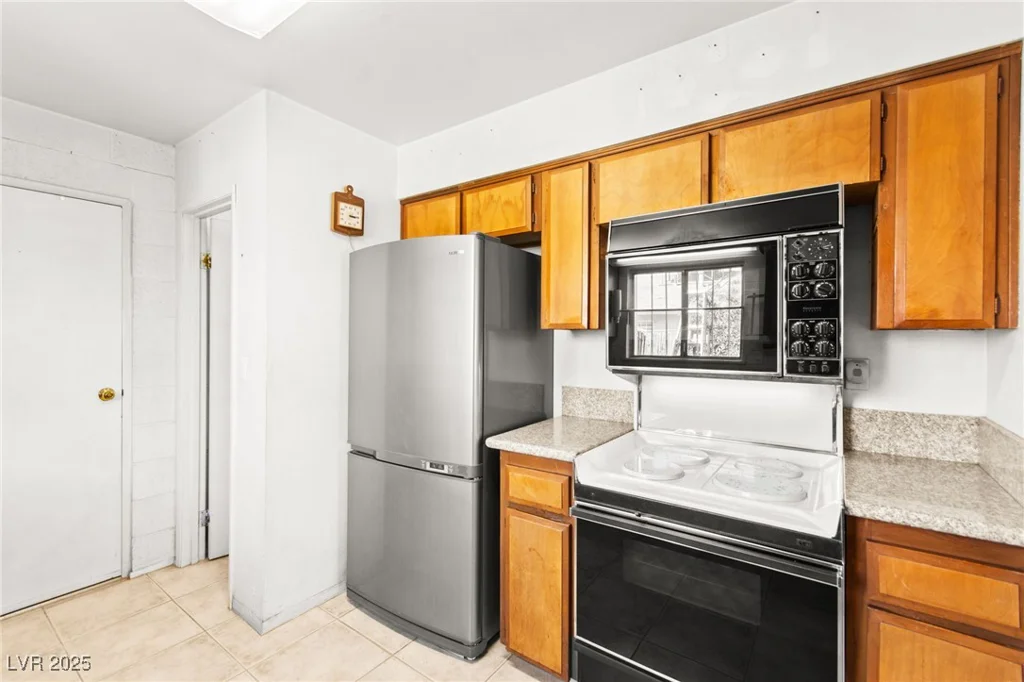 970 Laramore, Las Vegas, NV 89119