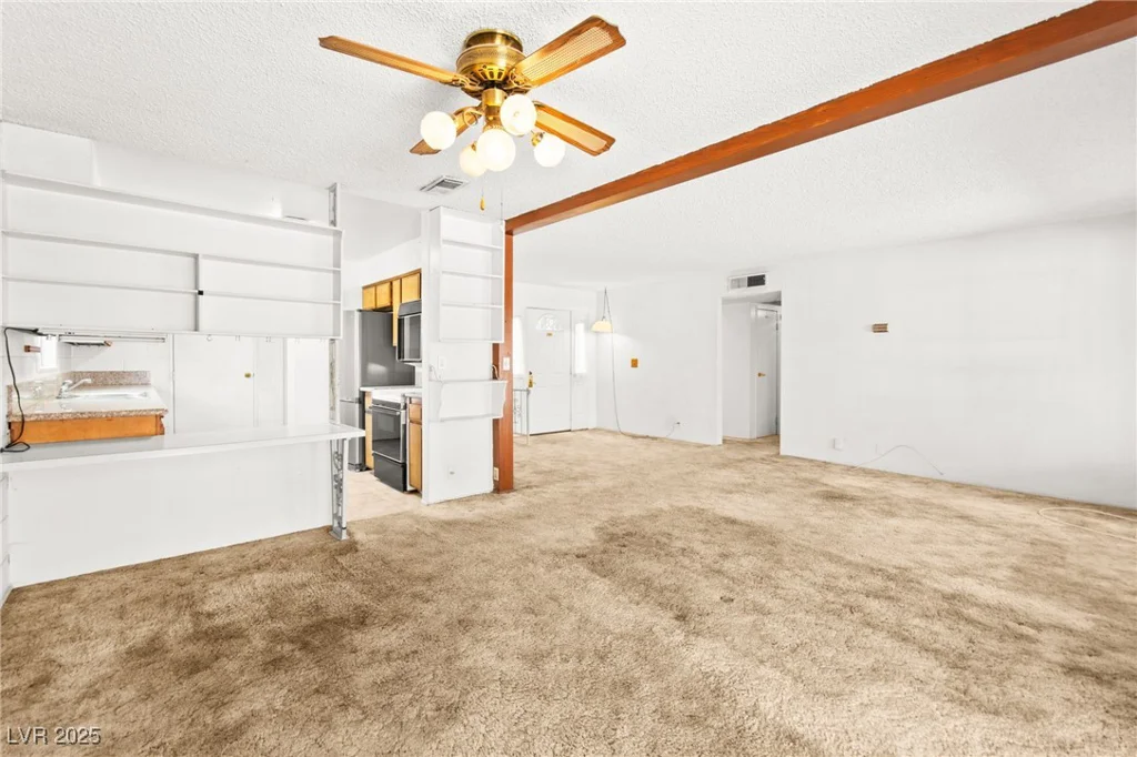 970 Laramore, Las Vegas, NV 89119