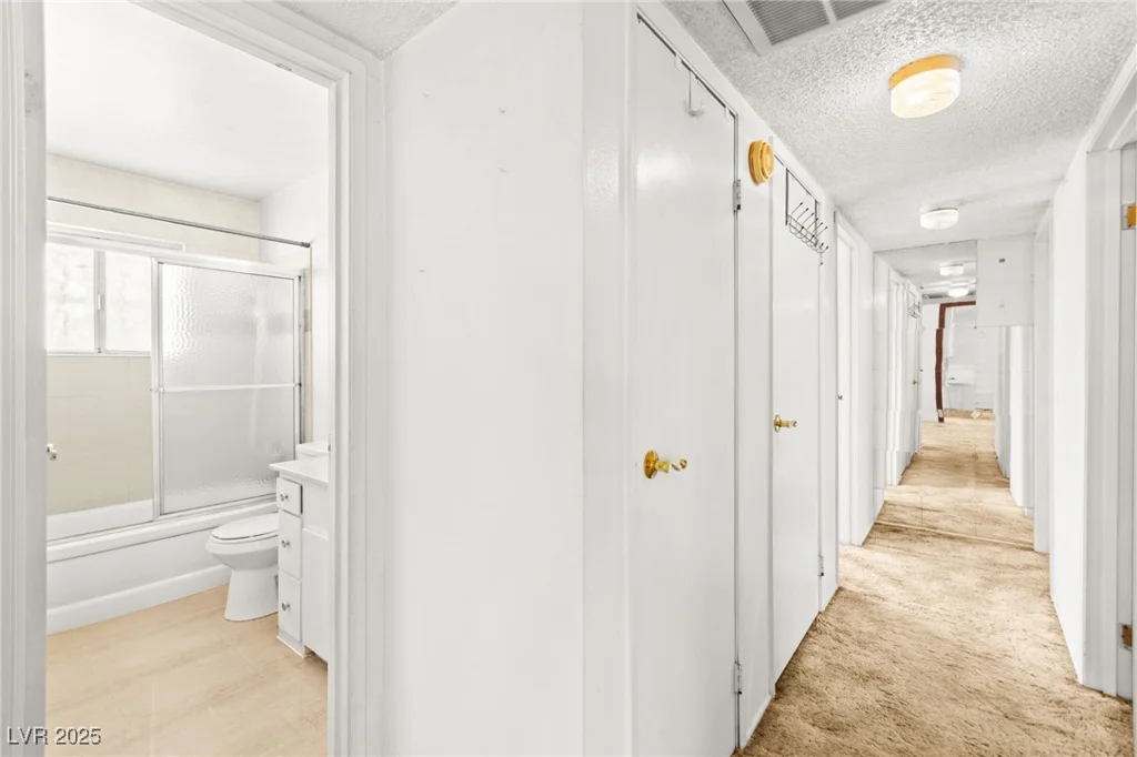 970 Laramore, Las Vegas, NV 89119