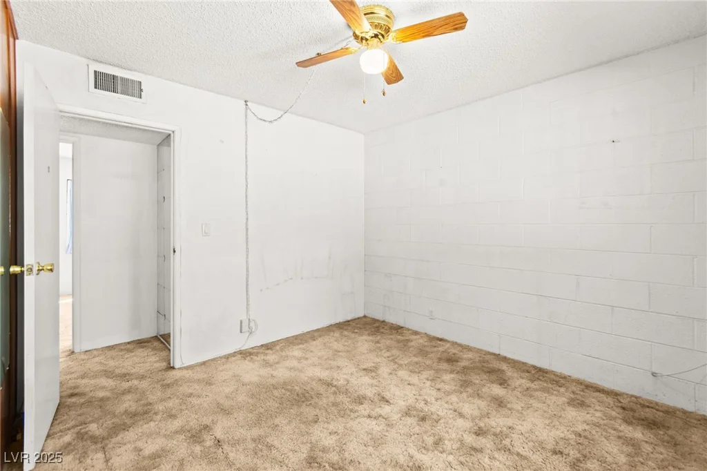970 Laramore, Las Vegas, NV 89119