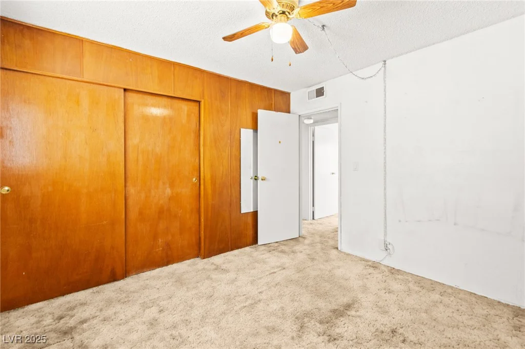 970 Laramore, Las Vegas, NV 89119