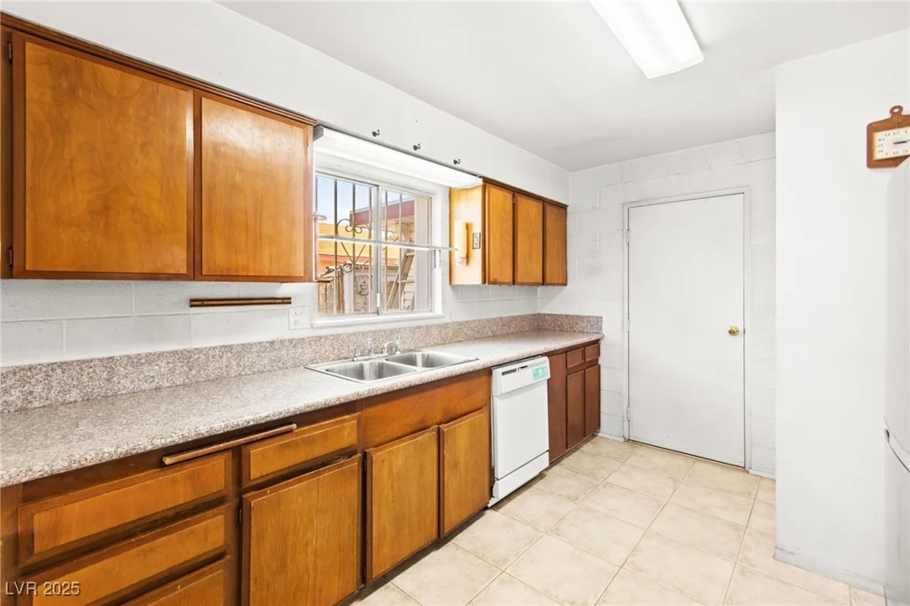 970 Laramore, Las Vegas, NV 89119