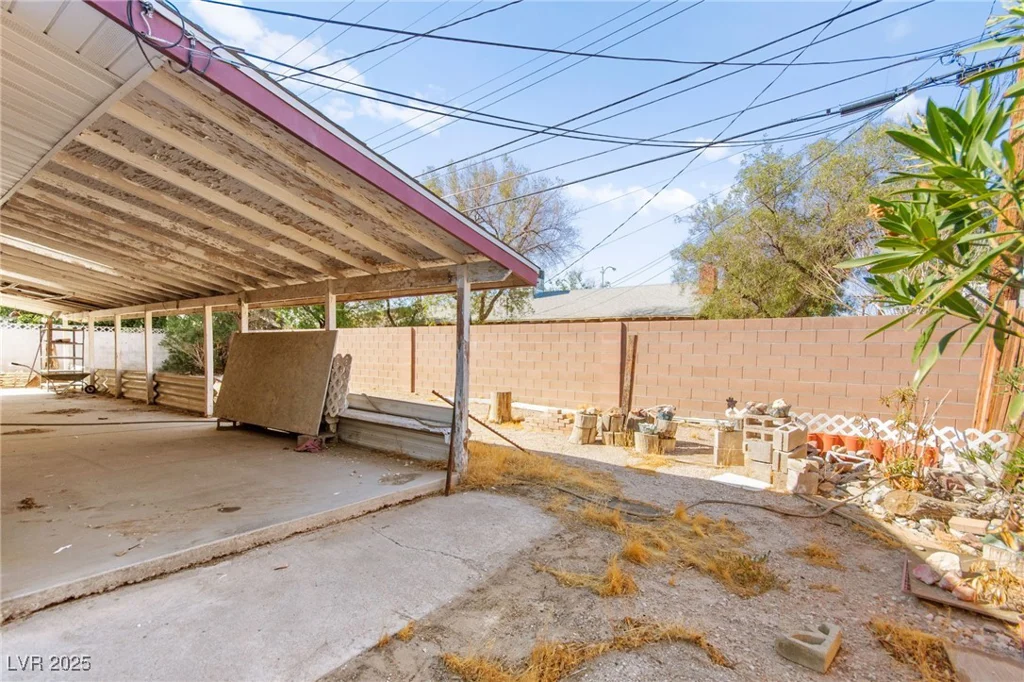 970 Laramore, Las Vegas, NV 89119