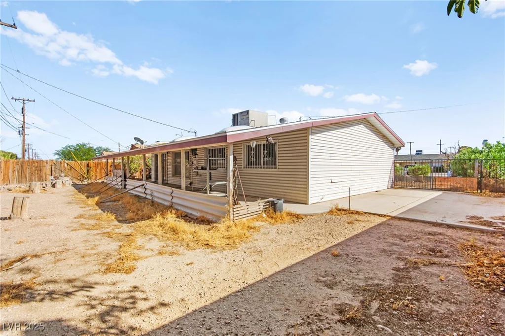 970 Laramore, Las Vegas, NV 89119