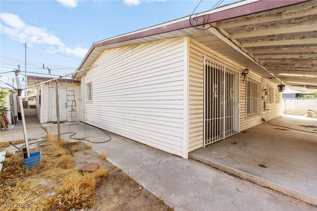 970 Laramore, Las Vegas, NV 89119