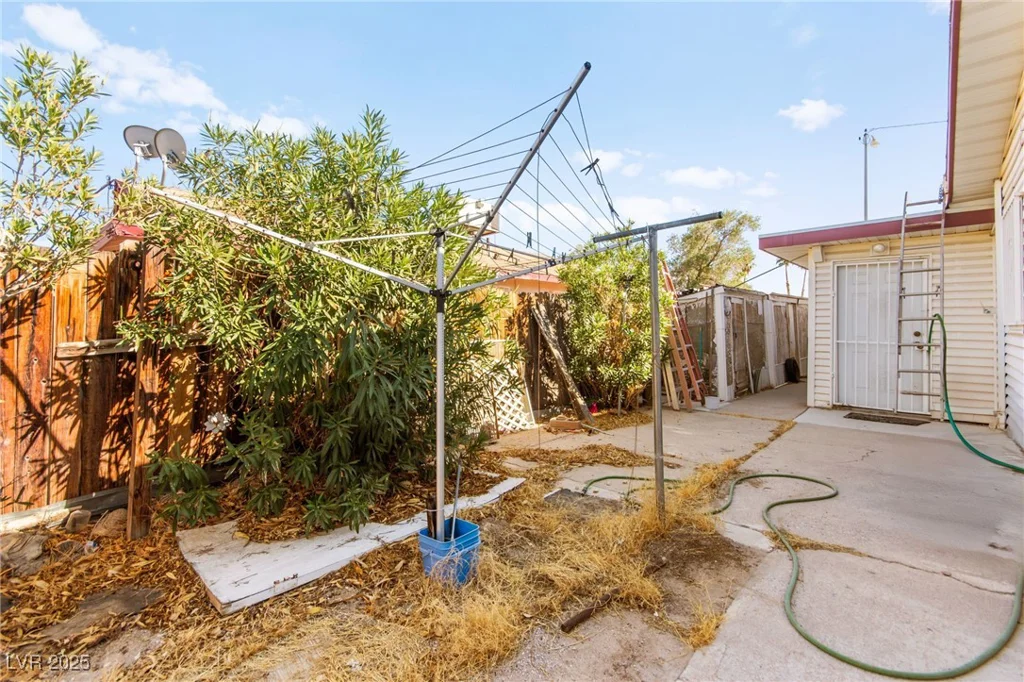 970 Laramore, Las Vegas, NV 89119